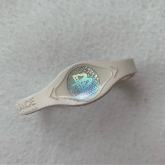 PowerBalance White Bracelet Band - Picture 5 of 5
